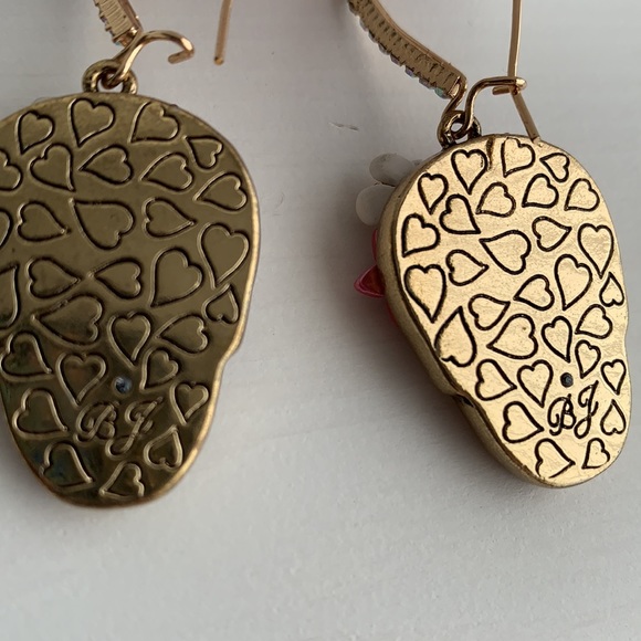 Betsey Johnson skull earrings - Picture 5 of 7